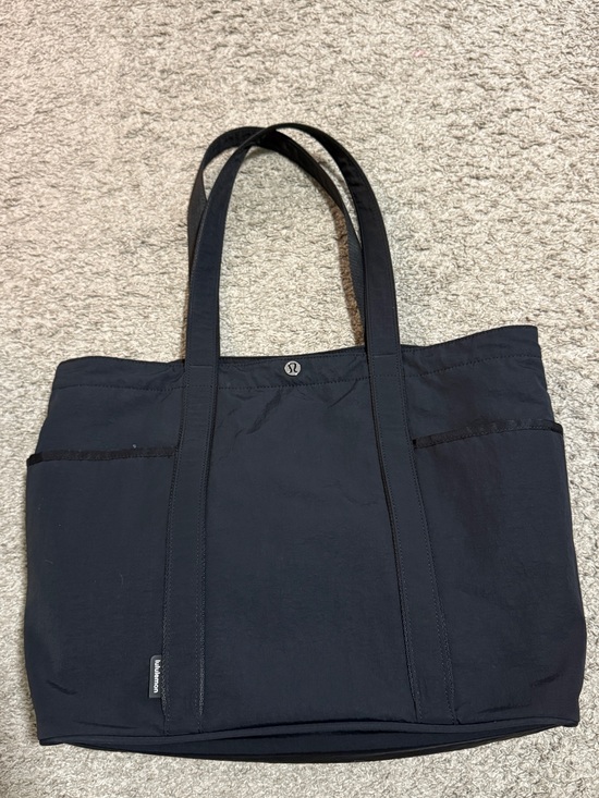 lululemon athletica Handbags - Lululemon Daily Multi-Pocket Tote Bag 20L
